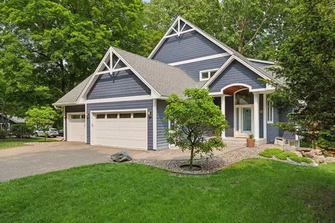 795 Carver Beach Rd, Chanhassen, MN 55317