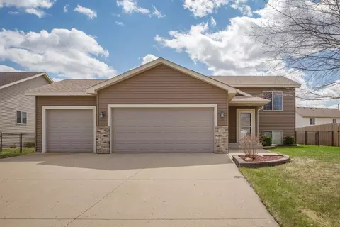 2221 Fairbanks Dr, North Mankato, MN 56003