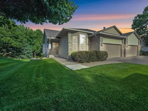 791 Woodduck Dr, Woodbury, MN 55125