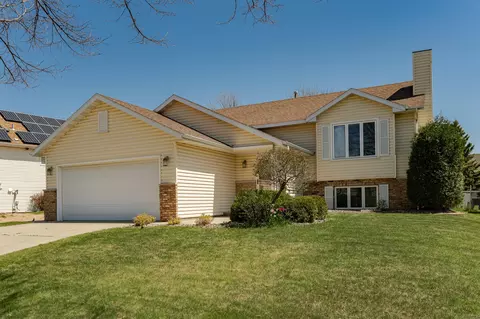 5934 Shetland Dr NW, Rochester, MN 55901