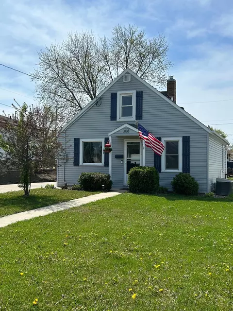308 1st St E, Stewartville, MN 55976
