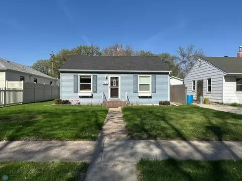 1634 4 St N, Fargo, ND 58102