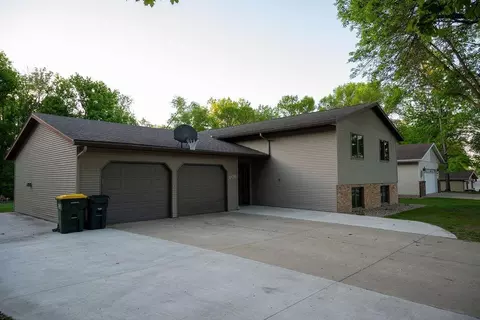 408 19th St NW, Willmar, MN 56201 photo 2
