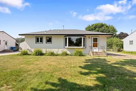 1040 2nd St NW, New Brighton, MN 55112