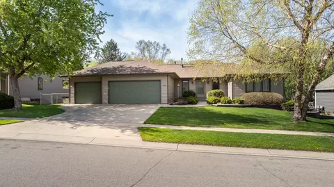 928 Rocky Creek Dr NE, Rochester, MN 55906
