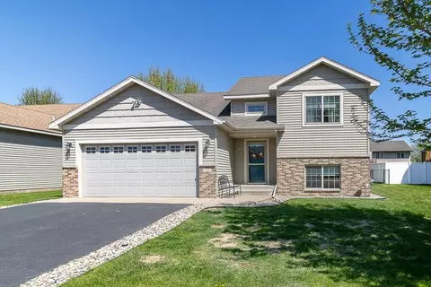 105 Doral Dr, Mankato, MN 56001