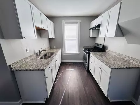 852 4th St E, Saint Paul, MN 55106