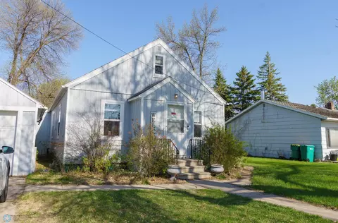 324 5th Ave SE, Mayville, ND 58257