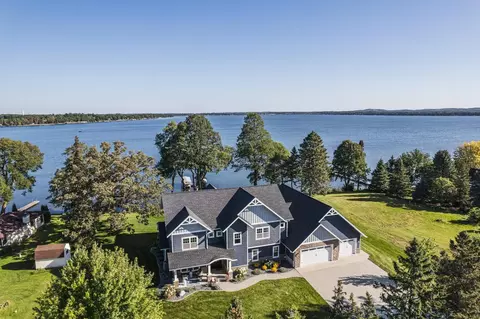 622 S South Shore Dr, Detroit Lakes, MN 56501
