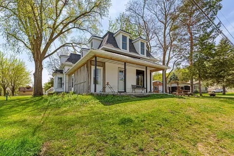 301 S 8th St, Henderson, MN 56044