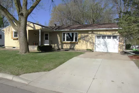 318 3rd St, Dawson, MN 56232
