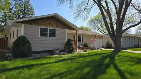 109 Gray Pl W, Marshall, MN 56258