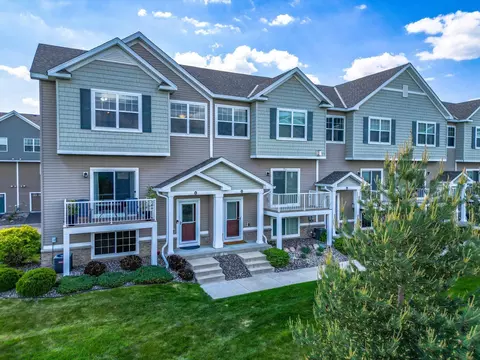 9575 Jefferson Dr #6, Chanhassen, MN 55317