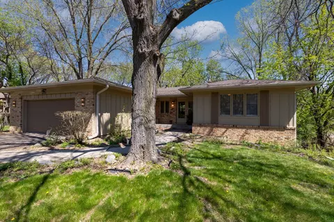 8613 Wood Cliff Cir S, Bloomington, MN 55438