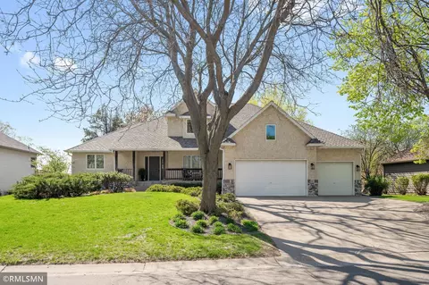 1183 Ashley Ln, Mahtomedi, MN 55115