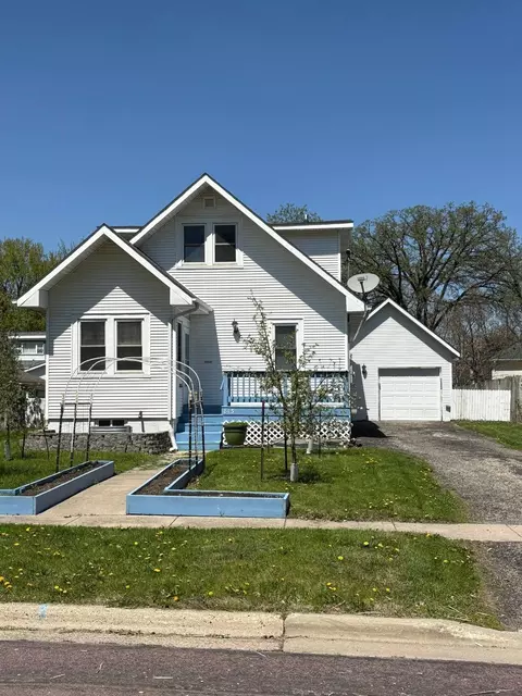 813 4th Ave SE, Waseca, MN 56093