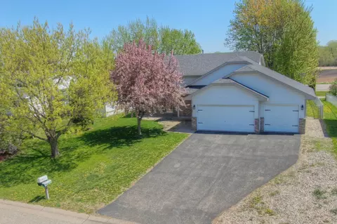 302 16th Ave NE, Buffalo, MN 55313