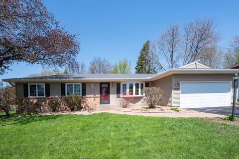 6762 37th St N, Oakdale, MN 55128