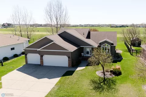447 Clearview Ct, Moorhead, MN 56560