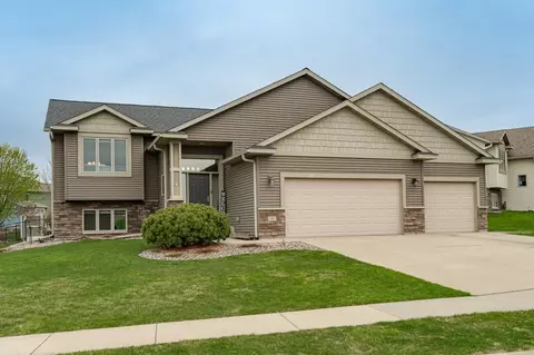 2401 Ashland Dr NW, Rochester, MN 55901
