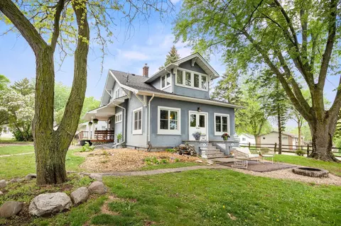 210 Kingsley St S, Winsted, MN 55395