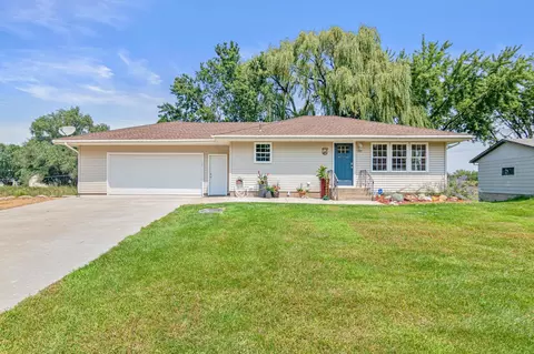 1001 Eastview Cir, Shakopee, MN 55379