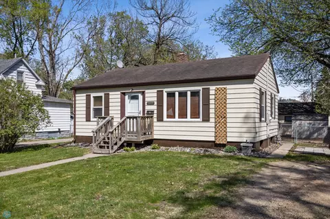 1509 9th St N, Fargo, ND 58102