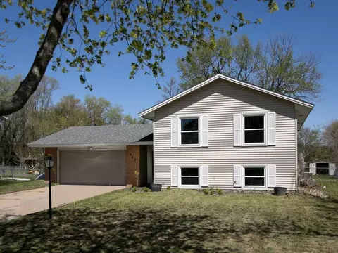 965 Whitney Dr, Apple Valley, MN 55124