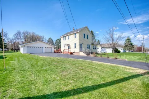 320 E 42nd St, Hibbing, MN 55746