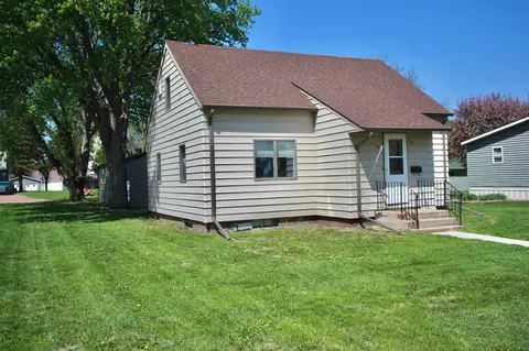 221 E Winona St, Sanborn, MN 56083