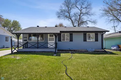 105 9th Ave E, West Fargo, ND 58078