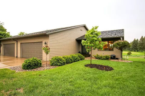 966 Rolling Greens Ln NW, Hutchinson, MN 55350