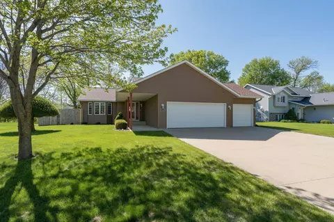 2176 Eagle Ridge Dr, North Mankato, MN 56003