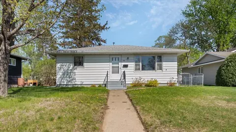 516 Lake Shore Dr, Sauk Centre, MN 56378