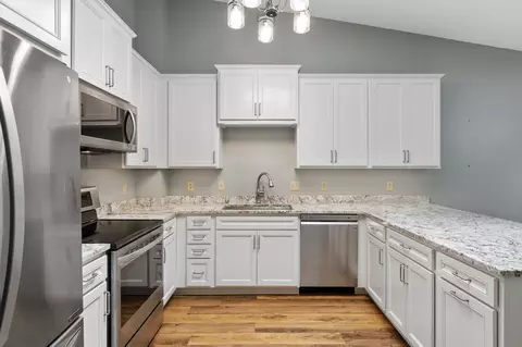 15195 Patricia Ct, Eden Prairie, MN 55346