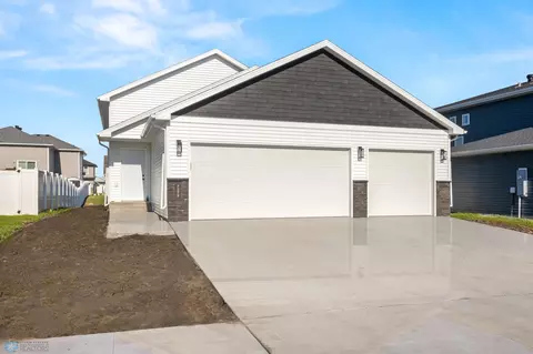 7279 26th St S, Fargo, ND 58104
