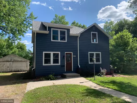 1330 10th St E, Glencoe, MN 55336
