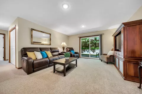 1781 12 County Road E #44, White Bear Lake, MN 55110