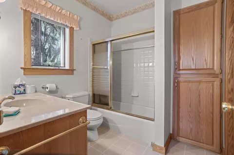 Bath - 1514 3rd Ave S, Fargo, ND 58103 photo 1 of 2