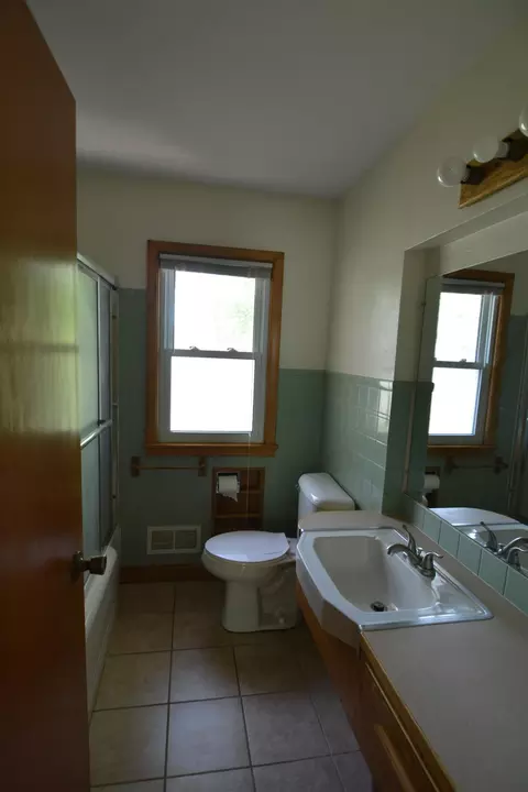 Bath - 1214 7th Ave N, Saint Cloud, MN 56303 photo 1 of 6