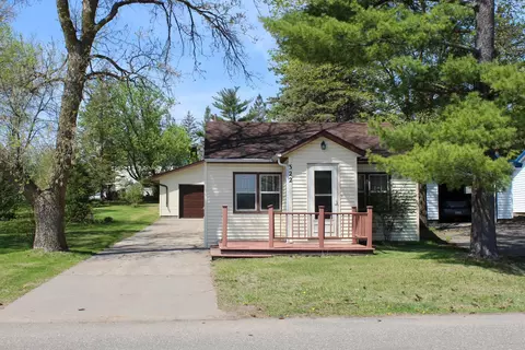322 Borgstrom St, Upsala, MN 56384