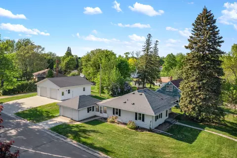 422 2nd St SW, Renville, MN 56284