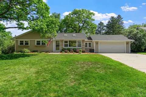 1669 Glenview Ct, Arden Hills, MN 55112