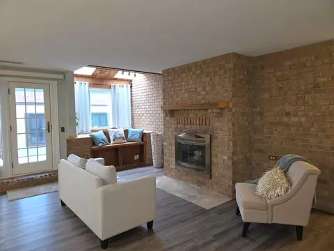 350 Oakwood Dr #4, New Brighton, MN 55112