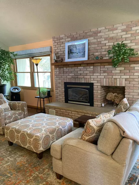 Living - 875 20th St, Windom, MN 56101 photo 1 of 4
