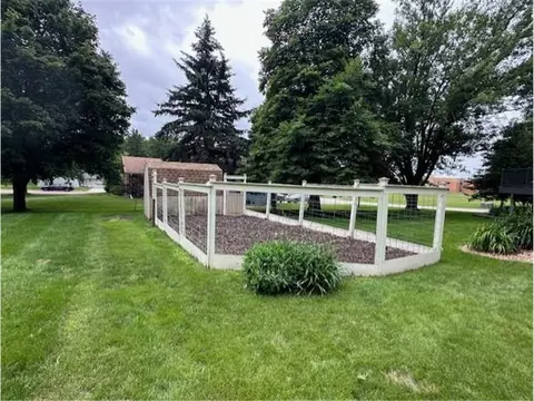 Exterior - 875 20th St, Windom, MN 56101 photo 8 of 15