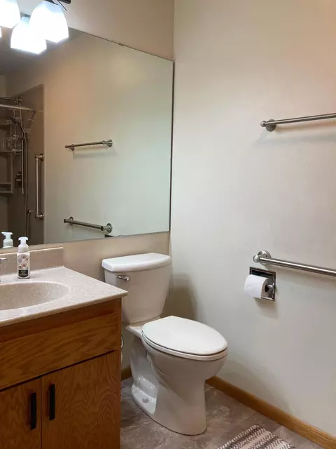Bath - 875 20th St, Windom, MN 56101 photo 2 of 4