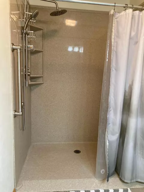 Bath - 875 20th St, Windom, MN 56101 photo 3 of 4