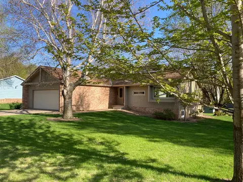 875 20th St, Windom, MN 56101