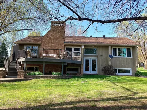 Exterior - 875 20th St, Windom, MN 56101 photo 6 of 15